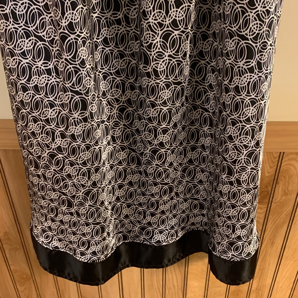 Motherhood Black and White Circle Print Midi Dress - Picture 4 of 4
